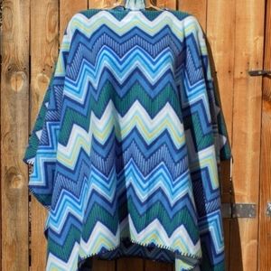 GROOVY GLAM Handmade Blue Graphic Chevrons Classic Fleece Poncho